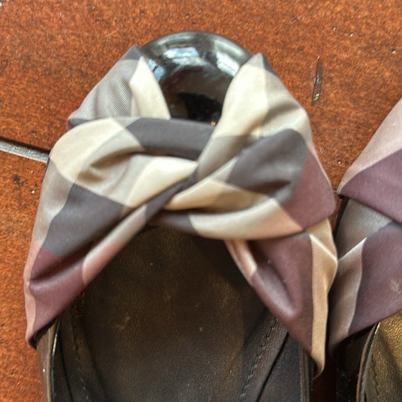 BURBERRY Patent Leather Flats. Size 36. Excellent condition! - Picture 14 of 15